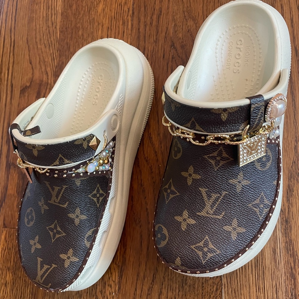 LOUIS VUITTON X CROCS